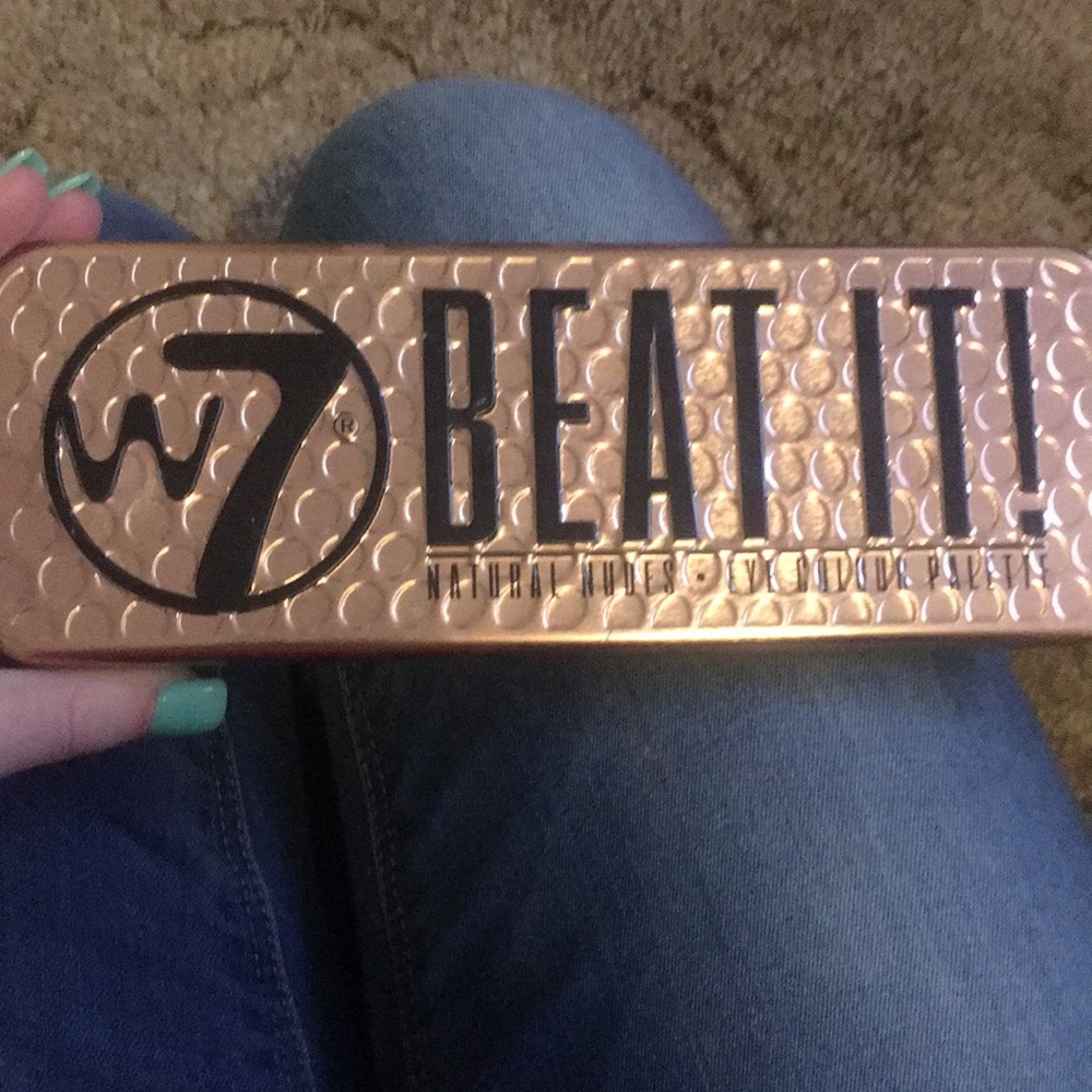 BEAT IT! Natural Nudes pallete